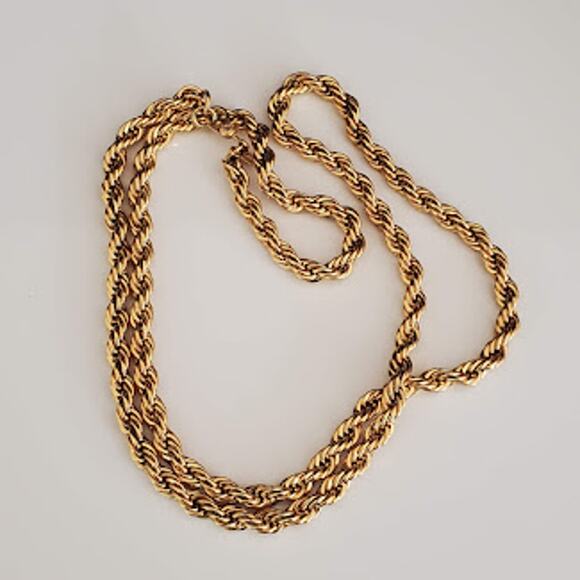 Monet Gold Tone Twisted Rope Necklace 22 Inches Long Excellent Condition - Picture 5 of 6